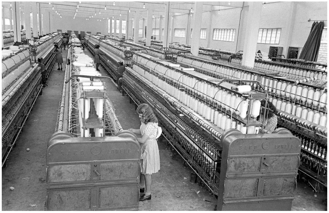 Antiga fábrica têxtil de Medellín em preto e branco